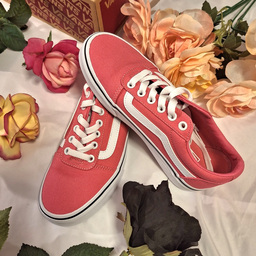 🎈🎈 VANS PINK & WHITE SNEAKERS